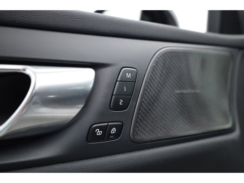 Volvo V60 2.0 T6 Plug-in hybrid AWD Plus Dark | ACC | Blis | H&K Audio | Stoel 4 & Stuur verwarming | memory | 19" |