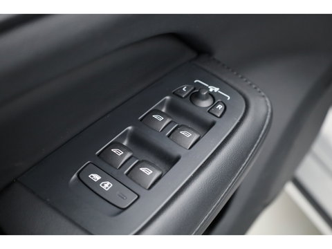 Volvo V60 2.0 T6 Plug-in hybrid AWD Plus Dark | ACC | Blis | H&K Audio | Stoel 4 & Stuur verwarming | memory | 19" |