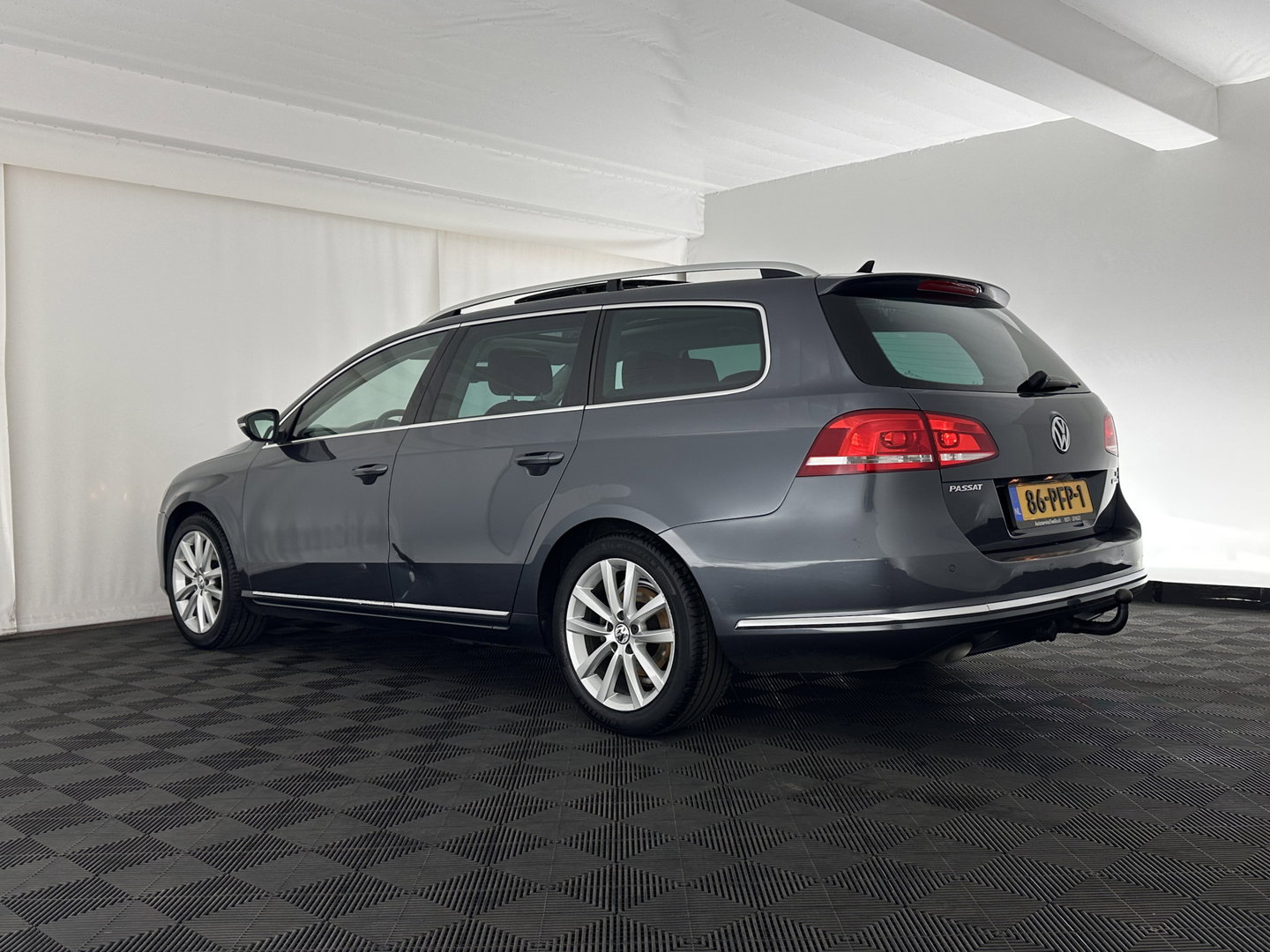 Volkswagen Passat Variant 1.6 TDI Highline BlueMotion ⚠️MOTOR-DEFECT⚠️ *PANO | LEATHER-MICROFIBRE | HEATED-COMFORTSEATS | NAVI-FULLMAP | PRIVACY-GLASS | ECC | PDC | CRUISE | 17''ALU | TOWBAR*