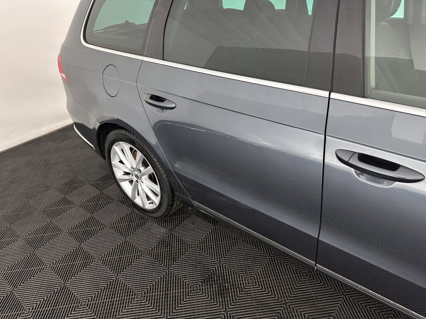 Volkswagen Passat Variant 1.6 TDI Highline BlueMotion ⚠️MOTOR-DEFECT⚠️ *PANO | LEATHER-MICROFIBRE | HEATED-COMFORTSEATS | NAVI-FULLMAP | PRIVACY-GLASS | ECC | PDC | CRUISE | 17''ALU | TOWBAR*