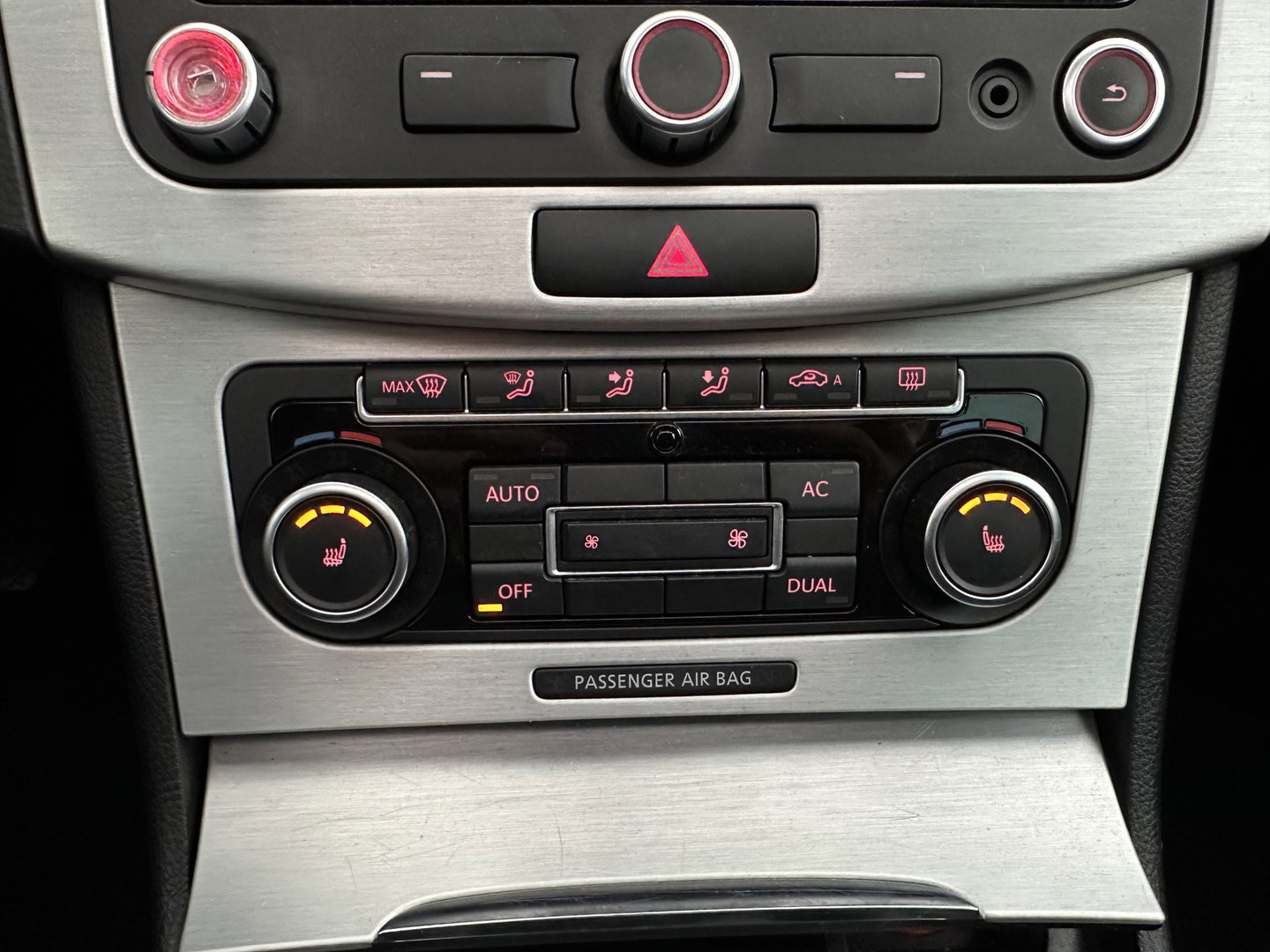 Volkswagen Passat Variant 1.6 TDI Highline BlueMotion ⚠️MOTOR-DEFECT⚠️ *PANO | LEATHER-MICROFIBRE | HEATED-COMFORTSEATS | NAVI-FULLMAP | PRIVACY-GLASS | ECC | PDC | CRUISE | 17''ALU | TOWBAR*