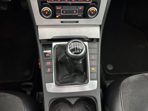 Volkswagen Passat Variant 1.6 TDI Highline BlueMotion ⚠️MOTOR-DEFECT⚠️ *PANO | LEATHER-MICROFIBRE | HEATED-COMFORTSEATS | NAVI-FULLMAP | PRIVACY-GLASS | ECC | PDC | CRUISE | 17''ALU | TOWBAR*