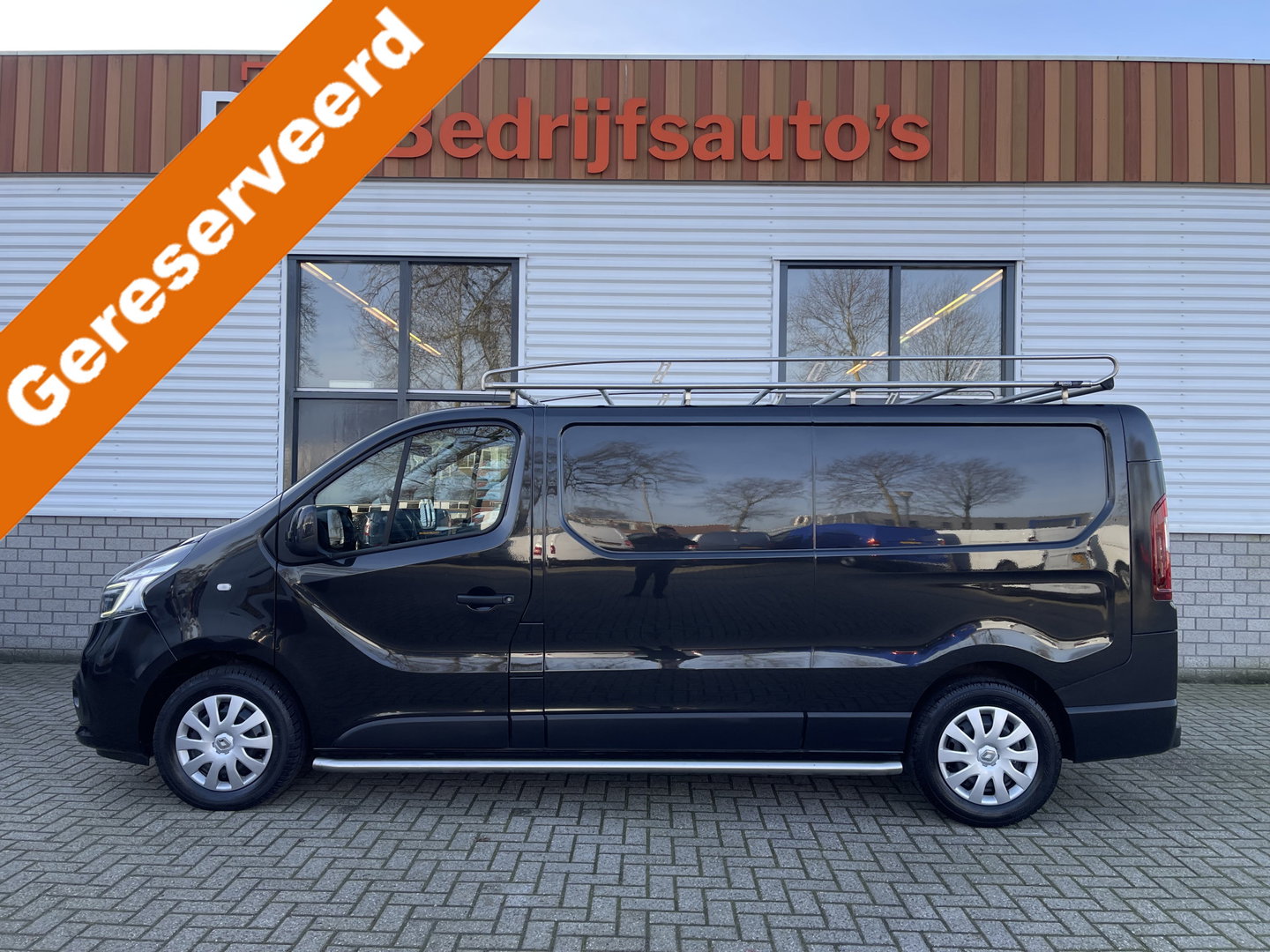 Renault Trafic 2.0 dCi 120pk T29 L2H1 Work Edition / vaste prijs rijklaar € 17.950 ex btw / euro 6 / bpm vrij / lease vanaf € 302 / imperial / trekhaak / camera / airco / cruise control