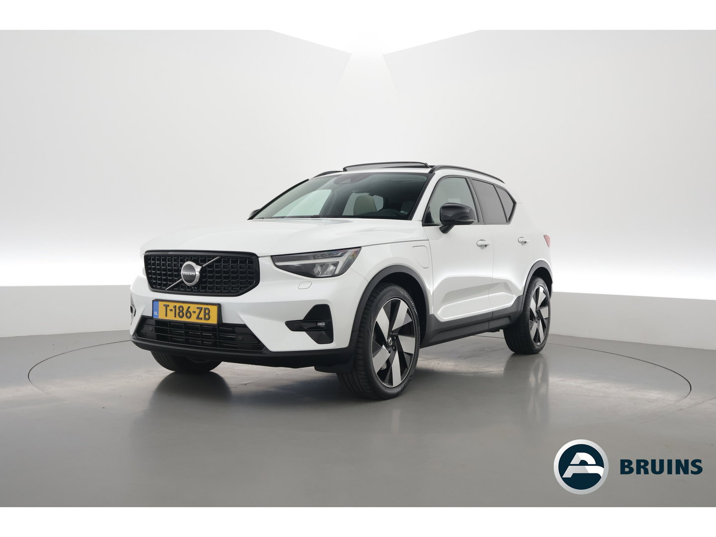 Volvo XC40 1.5 T4 Plug-in hybrid Ultimate Dark | Pano | H&K Audio | Memory | achteruitrijcamera | 20 " |