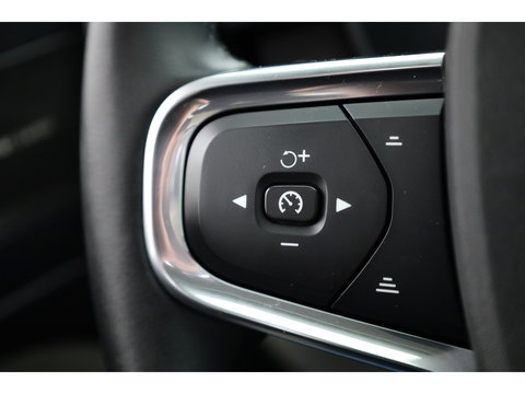 Volvo XC40 1.5 T4 Plug-in hybrid Ultimate Dark | Pano | H&K Audio | Memory | achteruitrijcamera | 20 " |
