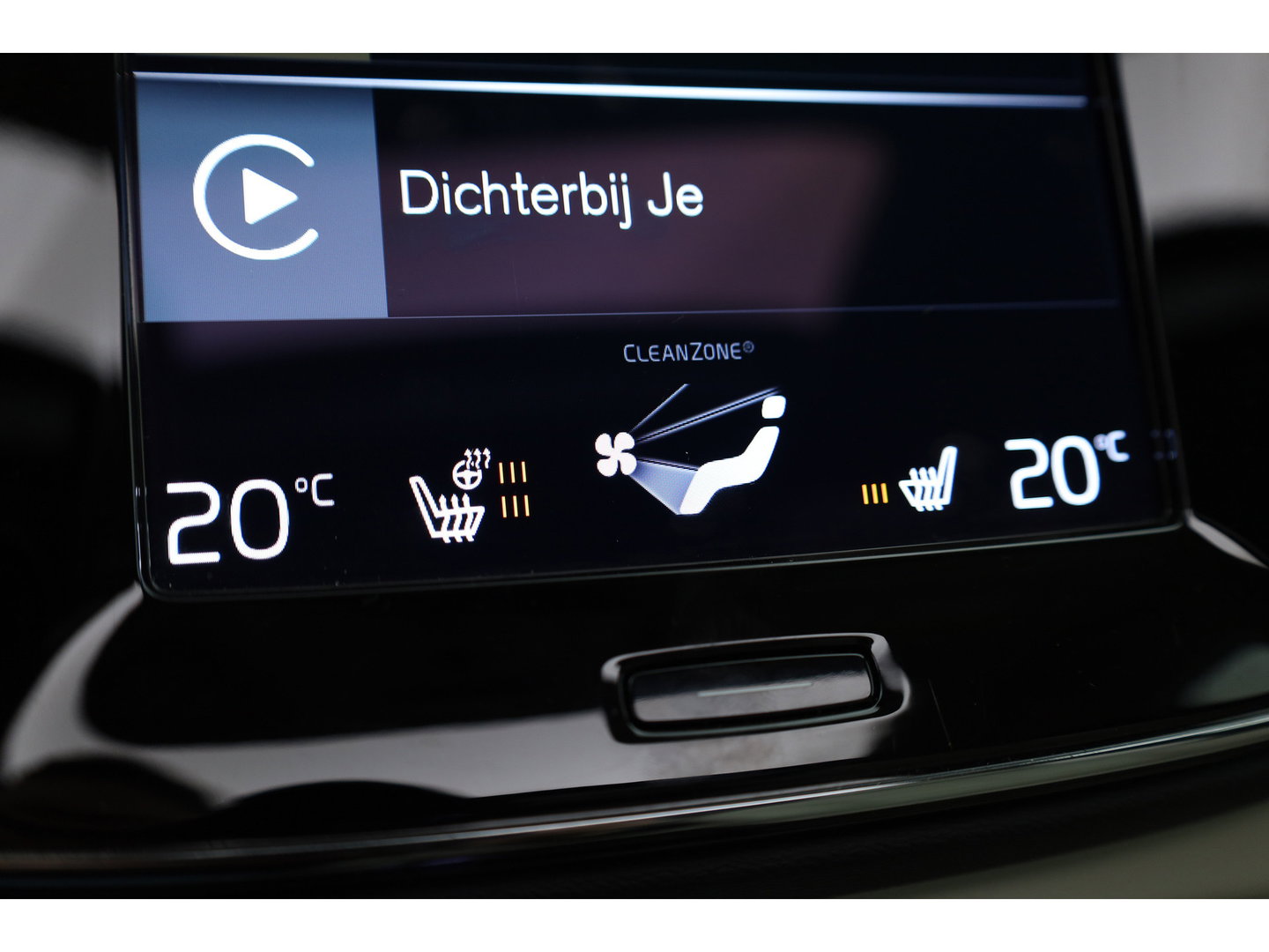 Volvo XC40 1.5 T4 Plug-in hybrid Ultimate Dark | Pano | H&K Audio | Memory | achteruitrijcamera | 20 " |