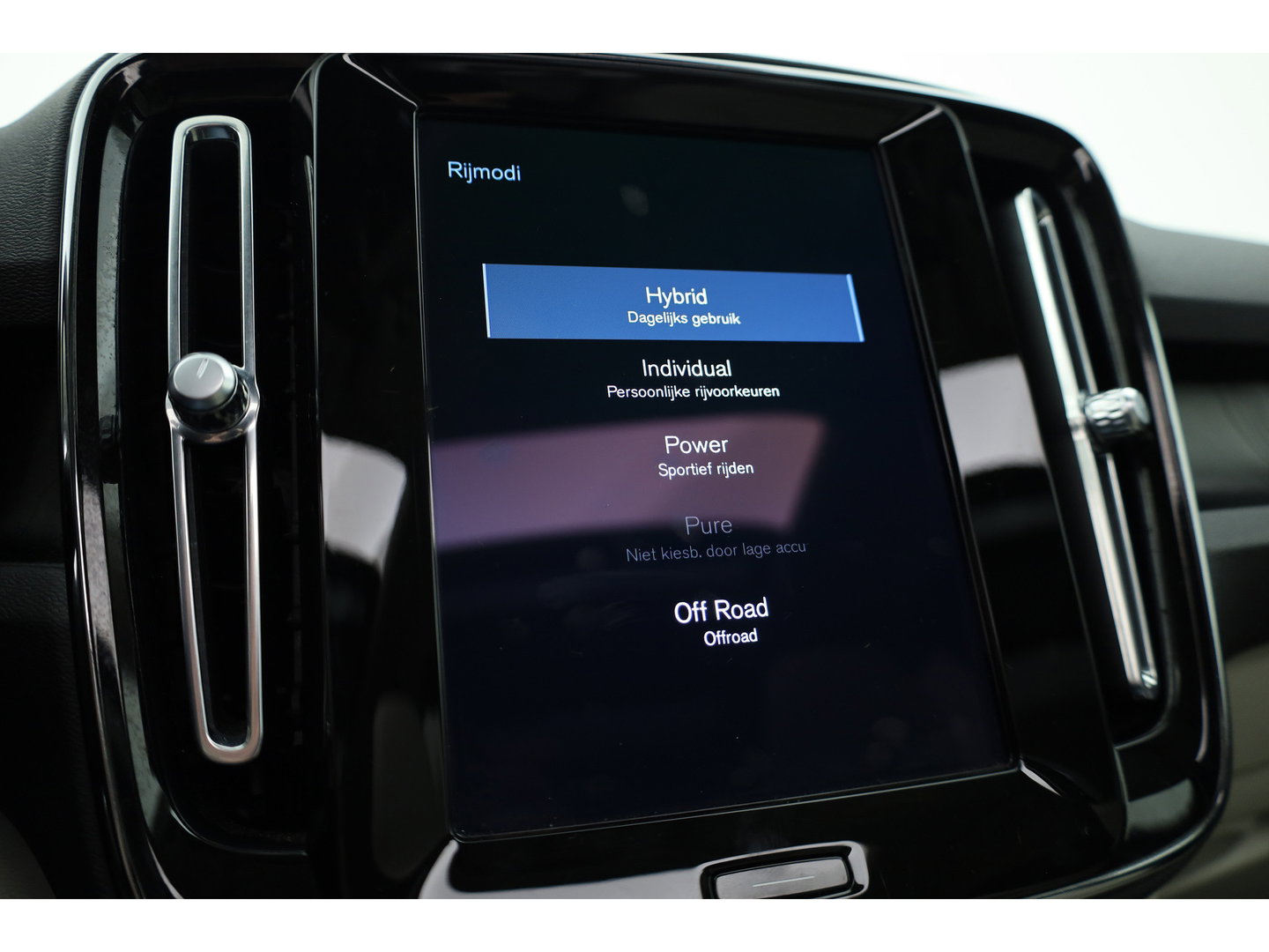 Volvo XC40 1.5 T4 Plug-in hybrid Ultimate Dark | Pano | H&K Audio | Memory | achteruitrijcamera | 20 " |