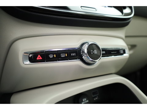 Volvo XC40 1.5 T4 Plug-in hybrid Ultimate Dark | Pano | H&K Audio | Memory | achteruitrijcamera | 20 " |
