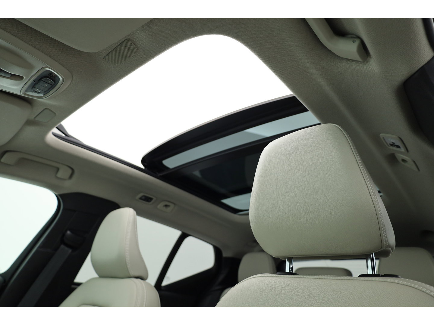 Volvo XC40 1.5 T4 Plug-in hybrid Ultimate Dark | Pano | H&K Audio | Memory | achteruitrijcamera | 20 " |