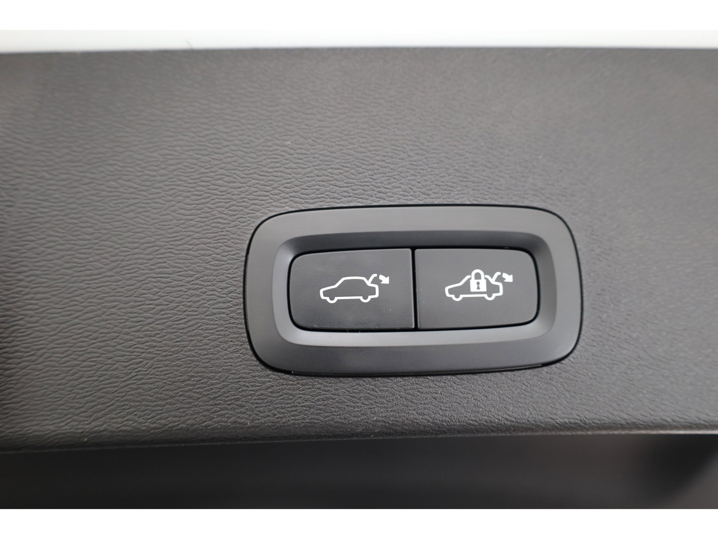 Volvo XC40 1.5 T4 Plug-in hybrid Ultimate Dark | Pano | H&K Audio | Memory | achteruitrijcamera | 20 " |