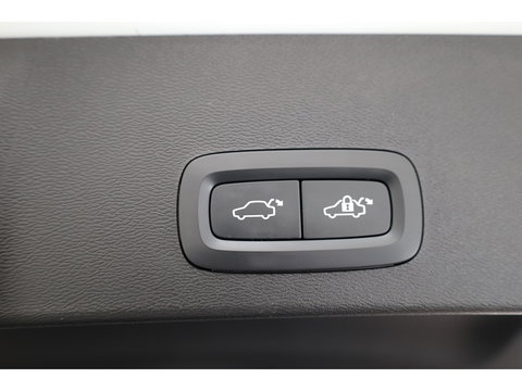 Volvo XC40 1.5 T4 Plug-in hybrid Ultimate Dark | Pano | H&K Audio | Memory | achteruitrijcamera | 20 " |