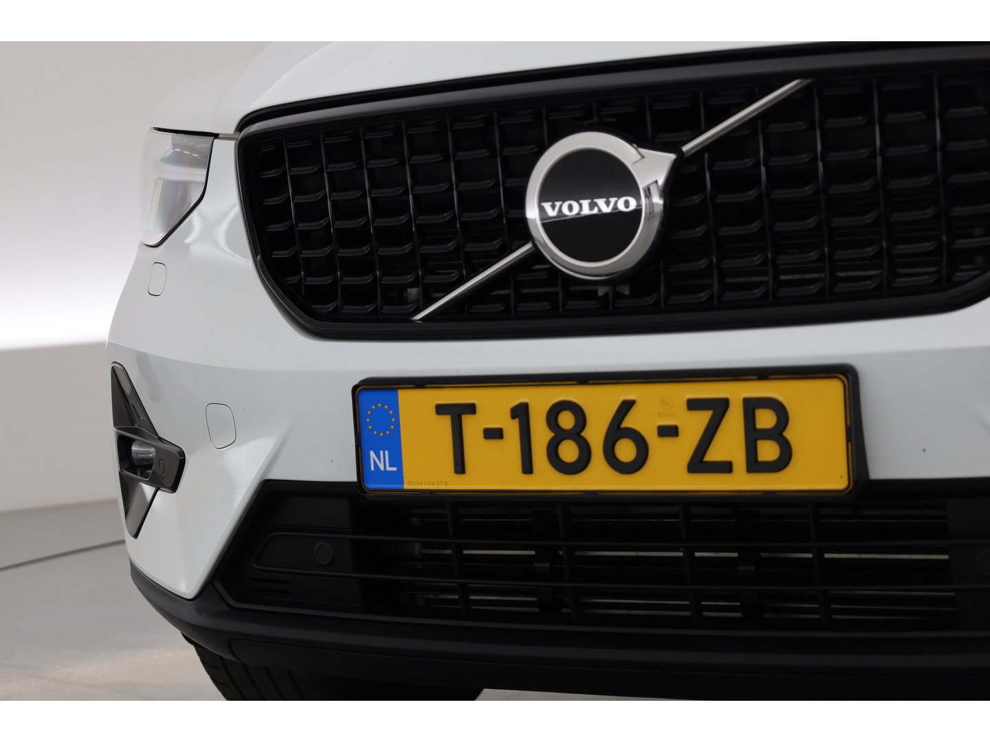 Volvo XC40 1.5 T4 Plug-in hybrid Ultimate Dark | Pano | H&K Audio | Memory | achteruitrijcamera | 20 " |