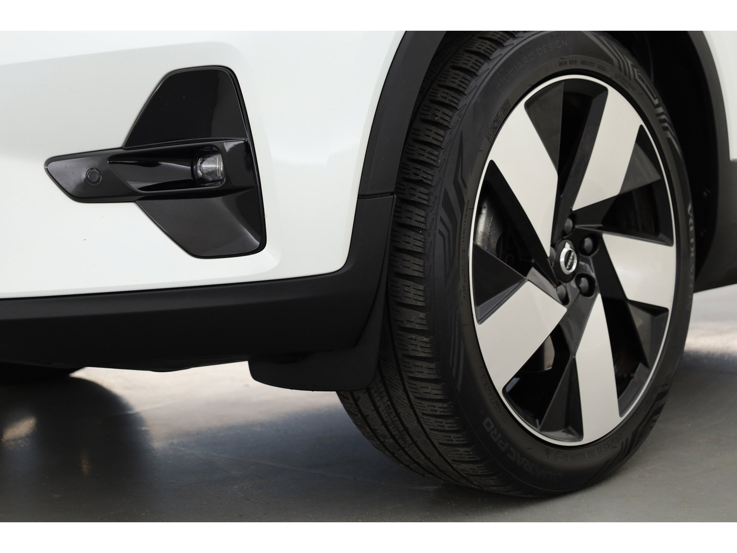 Volvo XC40 1.5 T4 Plug-in hybrid Ultimate Dark | Pano | H&K Audio | Memory | achteruitrijcamera | 20 " |