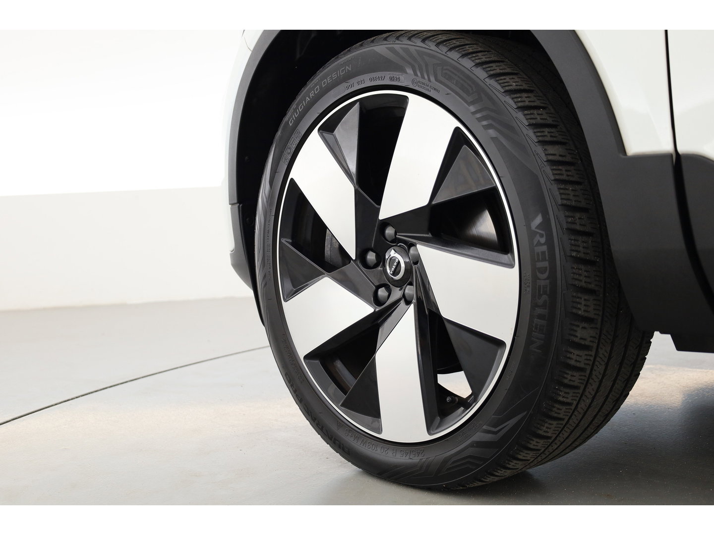 Volvo XC40 1.5 T4 Plug-in hybrid Ultimate Dark | Pano | H&K Audio | Memory | achteruitrijcamera | 20 " |