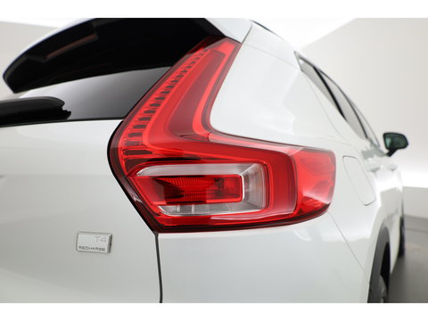Volvo XC40 1.5 T4 Plug-in hybrid Ultimate Dark | Pano | H&K Audio | Memory | achteruitrijcamera | 20 " |