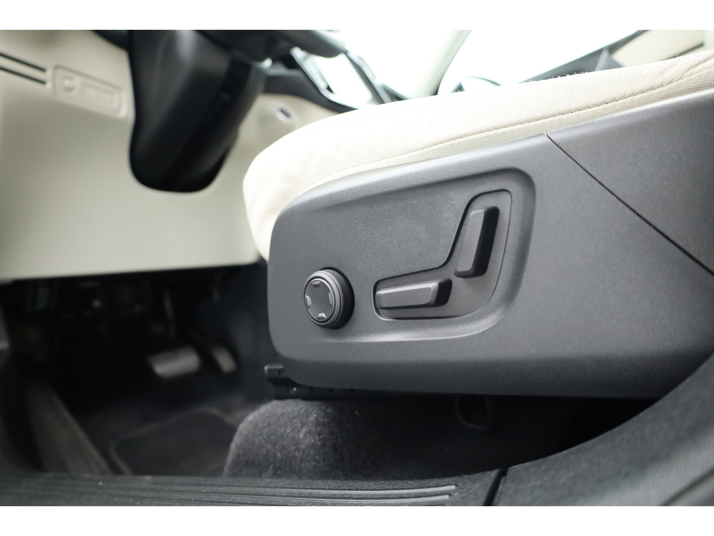 Volvo XC40 1.5 T4 Plug-in hybrid Ultimate Dark | Pano | H&K Audio | Memory | achteruitrijcamera | 20 " |