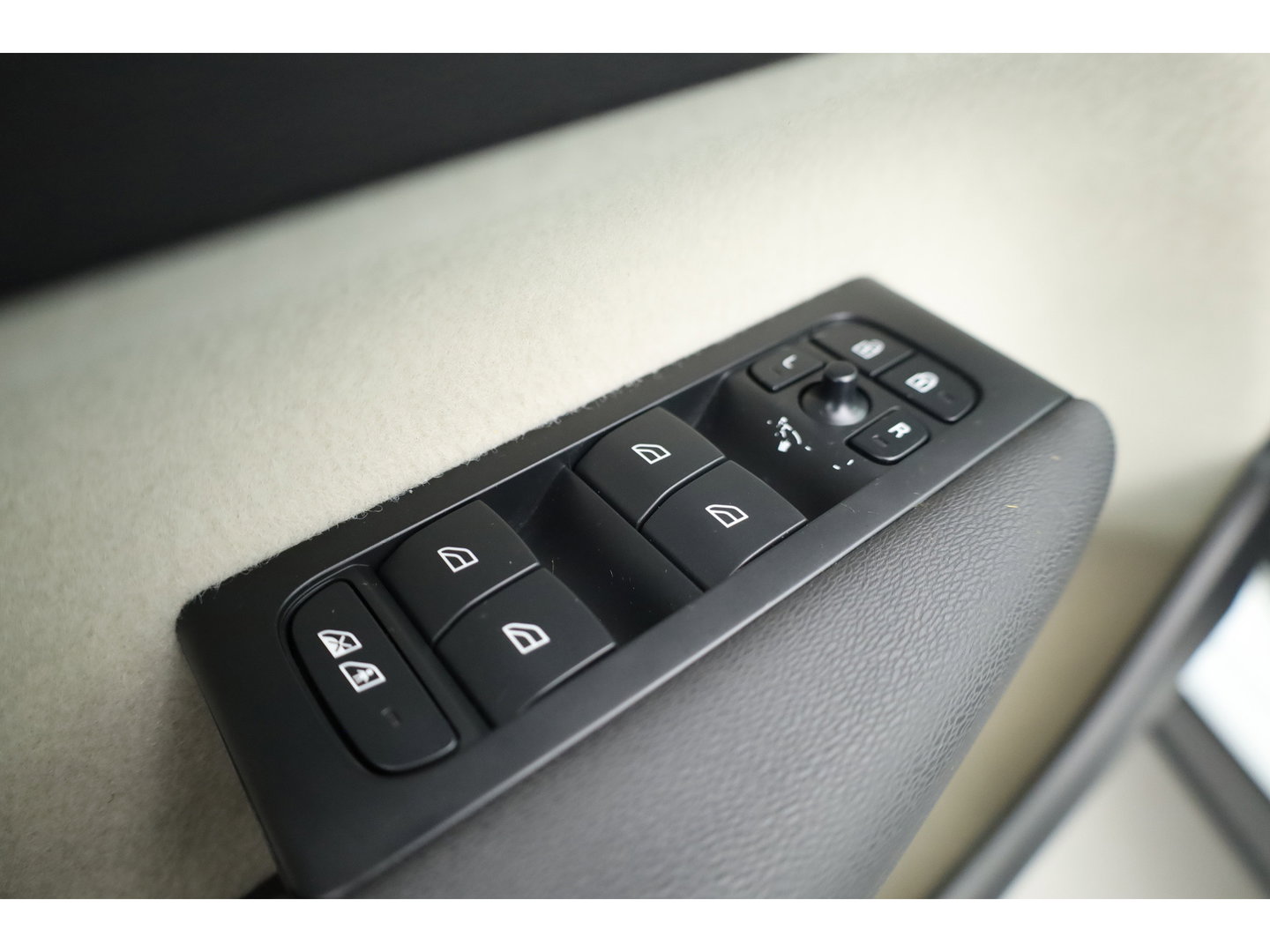 Volvo XC40 1.5 T4 Plug-in hybrid Ultimate Dark | Pano | H&K Audio | Memory | achteruitrijcamera | 20 " |