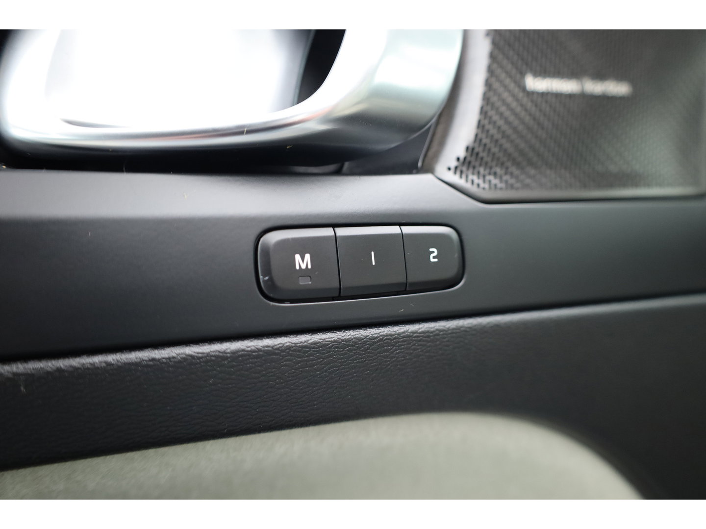 Volvo XC40 1.5 T4 Plug-in hybrid Ultimate Dark | Pano | H&K Audio | Memory | achteruitrijcamera | 20 " |