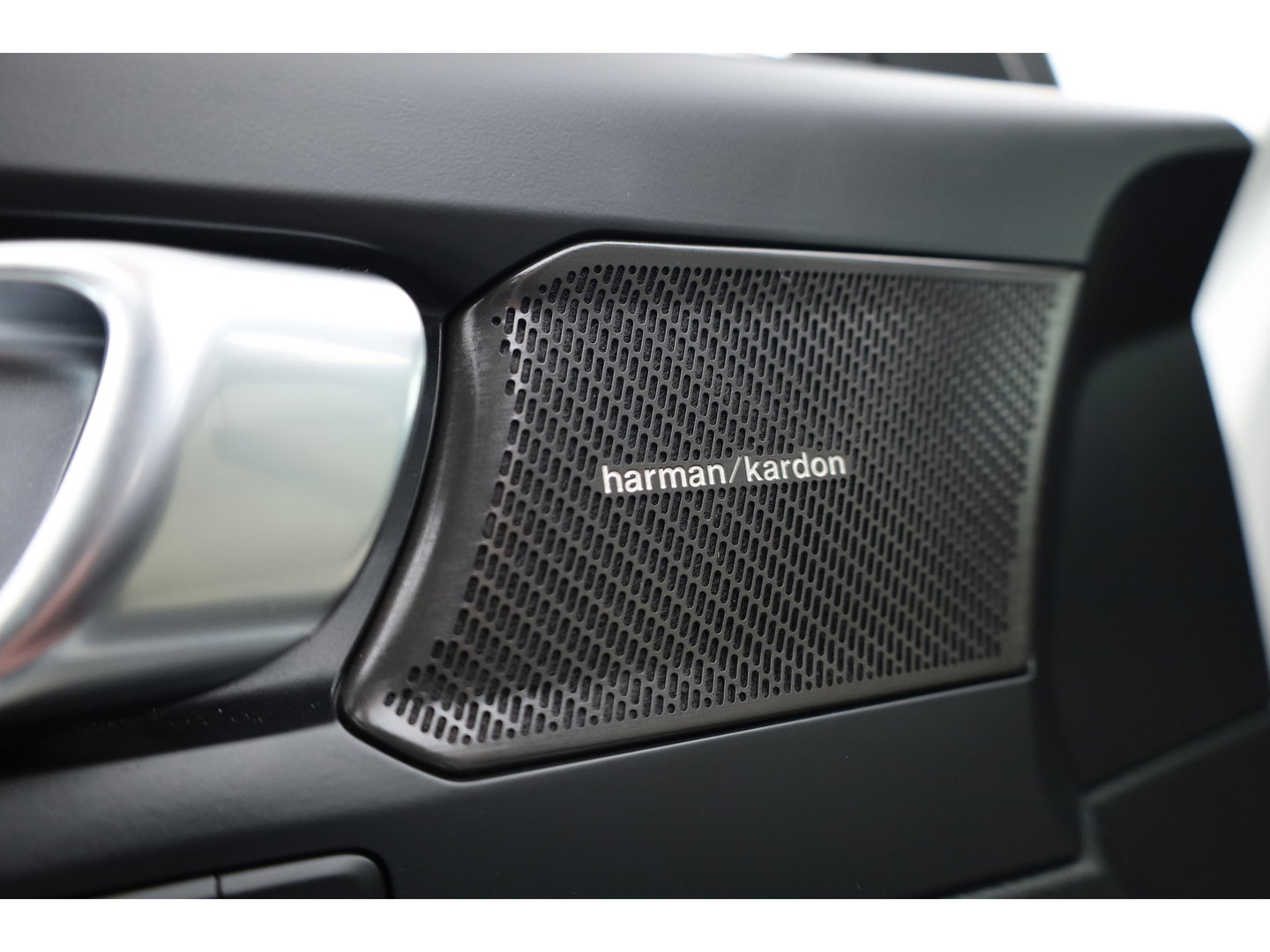 Volvo XC40 1.5 T4 Plug-in hybrid Ultimate Dark | Pano | H&K Audio | Memory | achteruitrijcamera | 20 " |