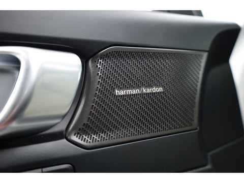 Volvo XC40 1.5 T4 Plug-in hybrid Ultimate Dark | Pano | H&K Audio | Memory | achteruitrijcamera | 20 " |