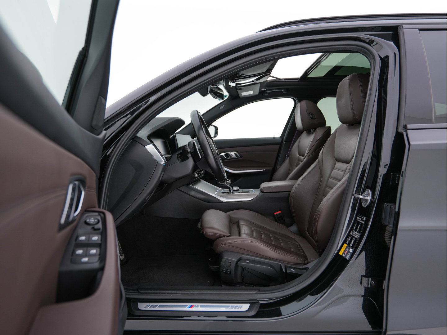 BMW 3 Serie Touring 330e eDrive M-Sportpack Edition (Plug-In) (INCL-BTW) *PANO | LEATHER | HEAD-UP | ADAPTIVE-CRUISE | FULL-LED | KEYLESS | DIGI-COCKPIT | HEATED-SPORTSEATS | CAMERA | HIFI-SOUND | PRIVACYGLASS | DAB+ | SHIFTPADDLES | NAVI-FULLMAP | 19"A