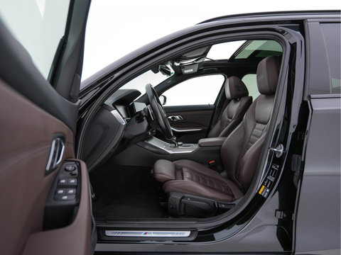 BMW 3 Serie Touring 330e eDrive M-Sportpack Edition (Plug-In) (INCL-BTW) *PANO | LEATHER | HEAD-UP | ADAPTIVE-CRUISE | FULL-LED | KEYLESS | DIGI-COCKPIT | HEATED-SPORTSEATS | CAMERA | HIFI-SOUND | PRIVACYGLASS | DAB+ | SHIFTPADDLES | NAVI-FULLMAP | 19"A