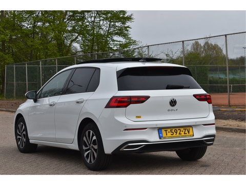 Volkswagen Golf 1.5 eTSI Active Business | Open dak | Carplay | Stoelverwarming | Digitale tellers | IQ-Light | LM-Velgen