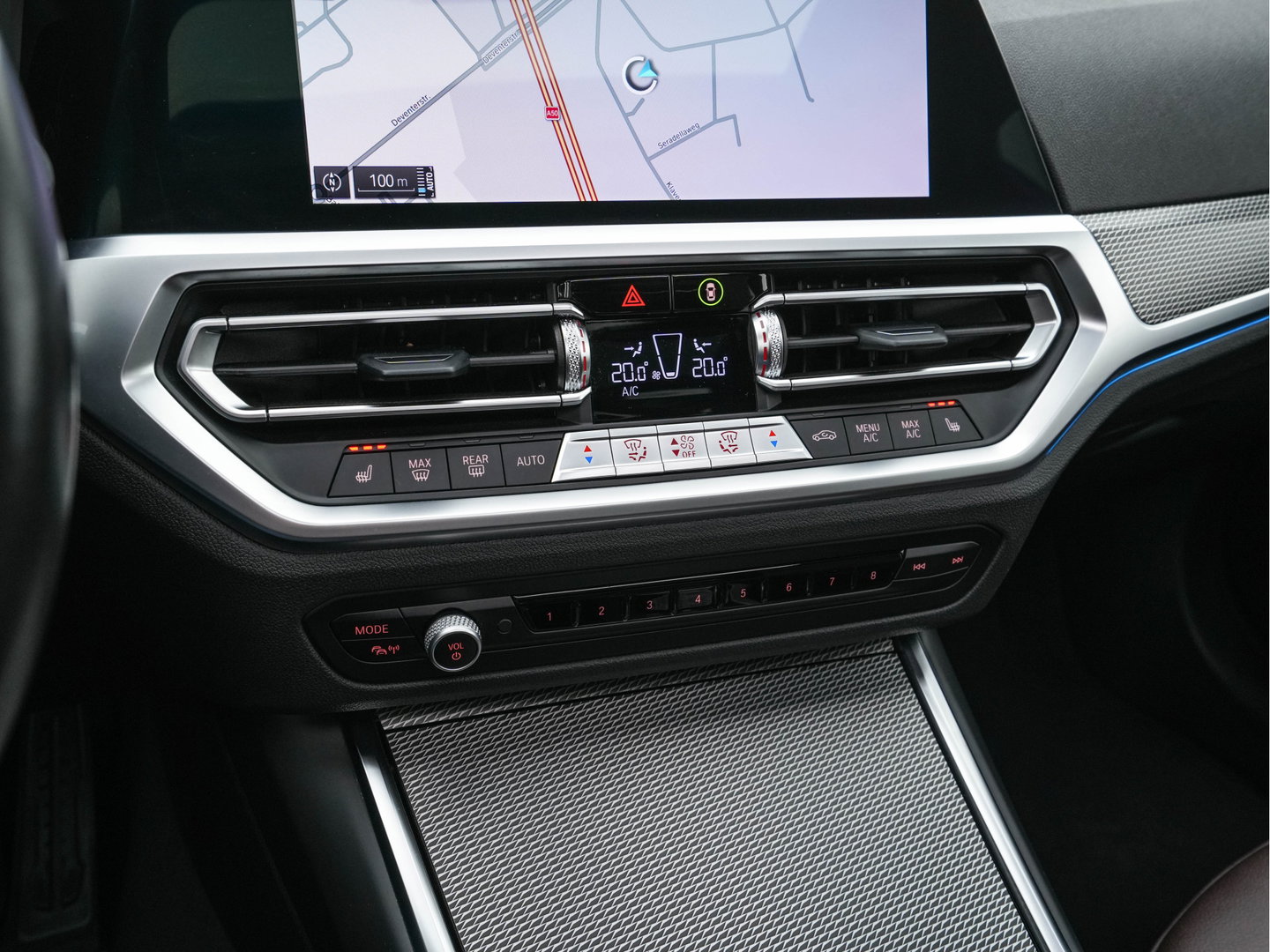 BMW 3 Serie Touring 330e eDrive M-Sportpack Edition (Plug-In) (INCL-BTW) *PANO | LEATHER | HEAD-UP | ADAPTIVE-CRUISE | FULL-LED | KEYLESS | DIGI-COCKPIT | HEATED-SPORTSEATS | CAMERA | HIFI-SOUND | PRIVACYGLASS | DAB+ | SHIFTPADDLES | NAVI-FULLMAP | 19"A