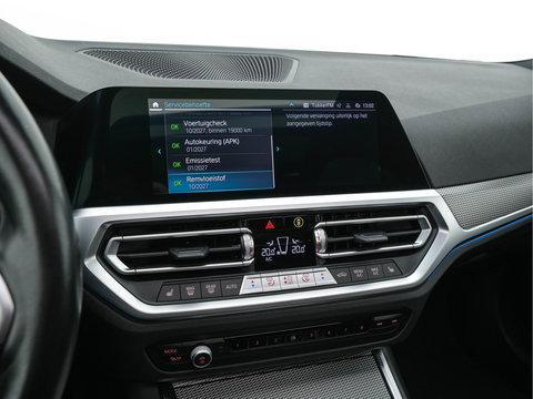 BMW 3 Serie Touring 330e eDrive M-Sportpack Edition (Plug-In) (INCL-BTW) *PANO | LEATHER | HEAD-UP | ADAPTIVE-CRUISE | FULL-LED | KEYLESS | DIGI-COCKPIT | HEATED-SPORTSEATS | CAMERA | HIFI-SOUND | PRIVACYGLASS | DAB+ | SHIFTPADDLES | NAVI-FULLMAP | 19"A