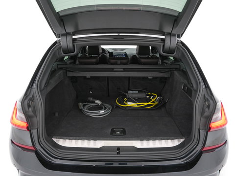 BMW 3 Serie Touring 330e eDrive M-Sportpack Edition (Plug-In) (INCL-BTW) *PANO | LEATHER | HEAD-UP | ADAPTIVE-CRUISE | FULL-LED | KEYLESS | DIGI-COCKPIT | HEATED-SPORTSEATS | CAMERA | HIFI-SOUND | PRIVACYGLASS | DAB+ | SHIFTPADDLES | NAVI-FULLMAP | 19"A