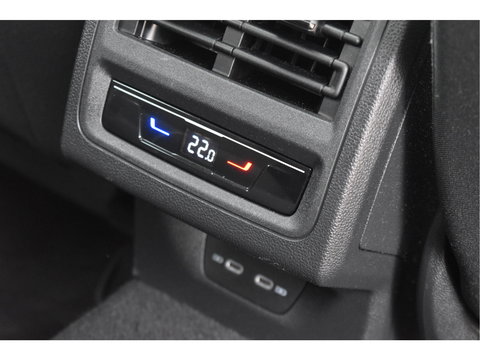 Volkswagen Golf 1.5 eTSI Active Business | Open dak | Carplay | Stoelverwarming | Digitale tellers | IQ-Light | LM-Velgen