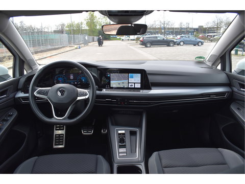 Volkswagen Golf 1.5 eTSI Active Business | Open dak | Carplay | Stoelverwarming | Digitale tellers | IQ-Light | LM-Velgen