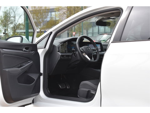 Volkswagen Golf 1.5 eTSI Active Business | Open dak | Carplay | Stoelverwarming | Digitale tellers | IQ-Light | LM-Velgen