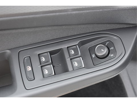 Volkswagen Golf 1.5 eTSI Active Business | Open dak | Carplay | Stoelverwarming | Digitale tellers | IQ-Light | LM-Velgen