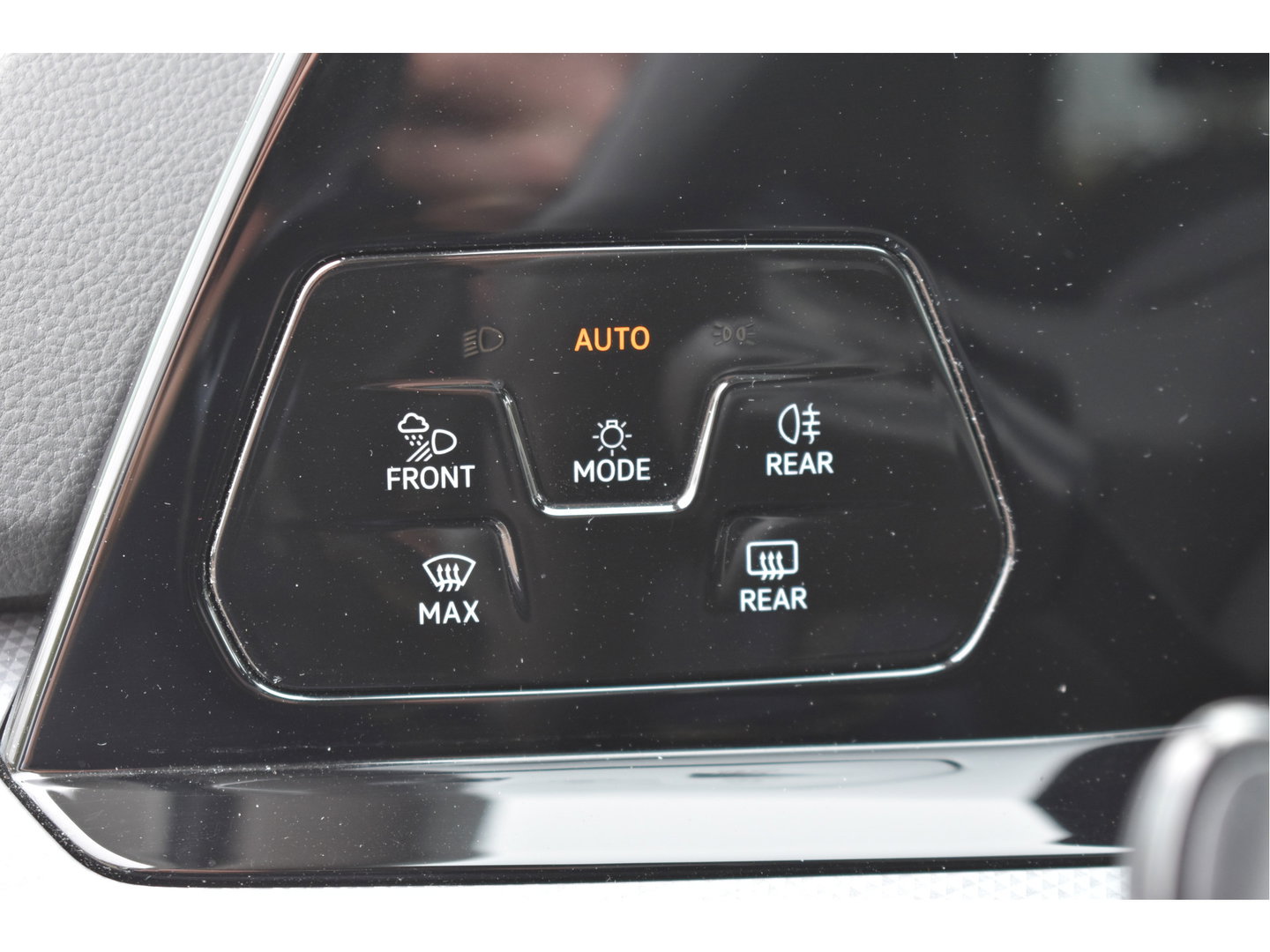 Volkswagen Golf 1.5 eTSI Active Business | Open dak | Carplay | Stoelverwarming | Digitale tellers | IQ-Light | LM-Velgen