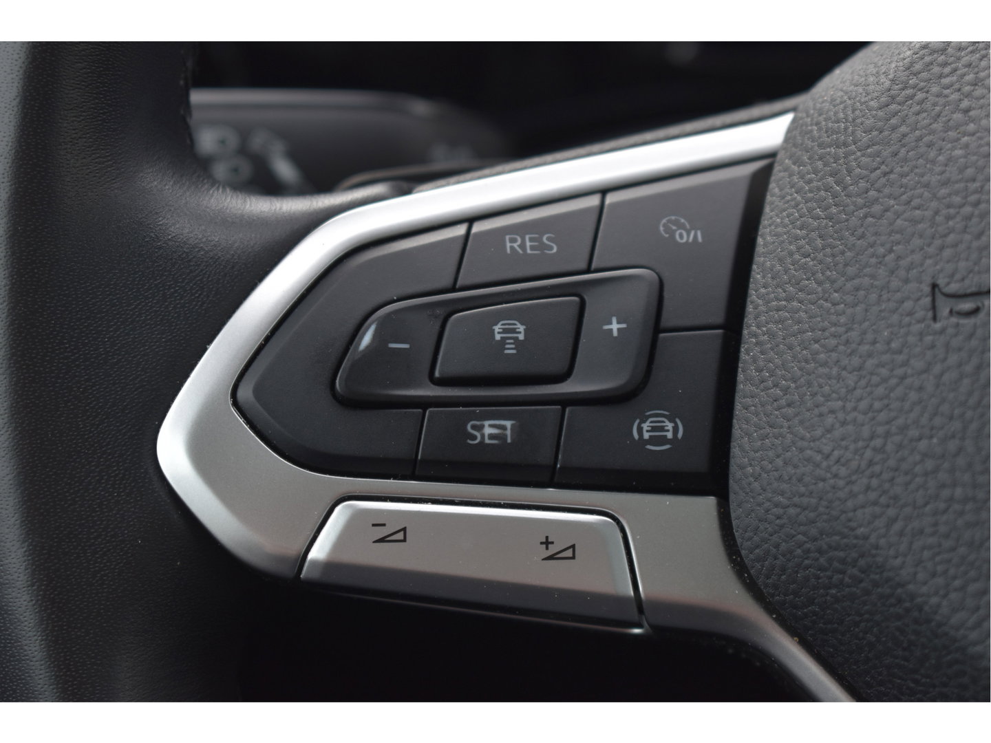 Volkswagen Golf 1.5 eTSI Active Business | Open dak | Carplay | Stoelverwarming | Digitale tellers | IQ-Light | LM-Velgen