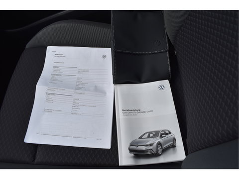 Volkswagen Golf 1.5 eTSI Active Business | Open dak | Carplay | Stoelverwarming | Digitale tellers | IQ-Light | LM-Velgen