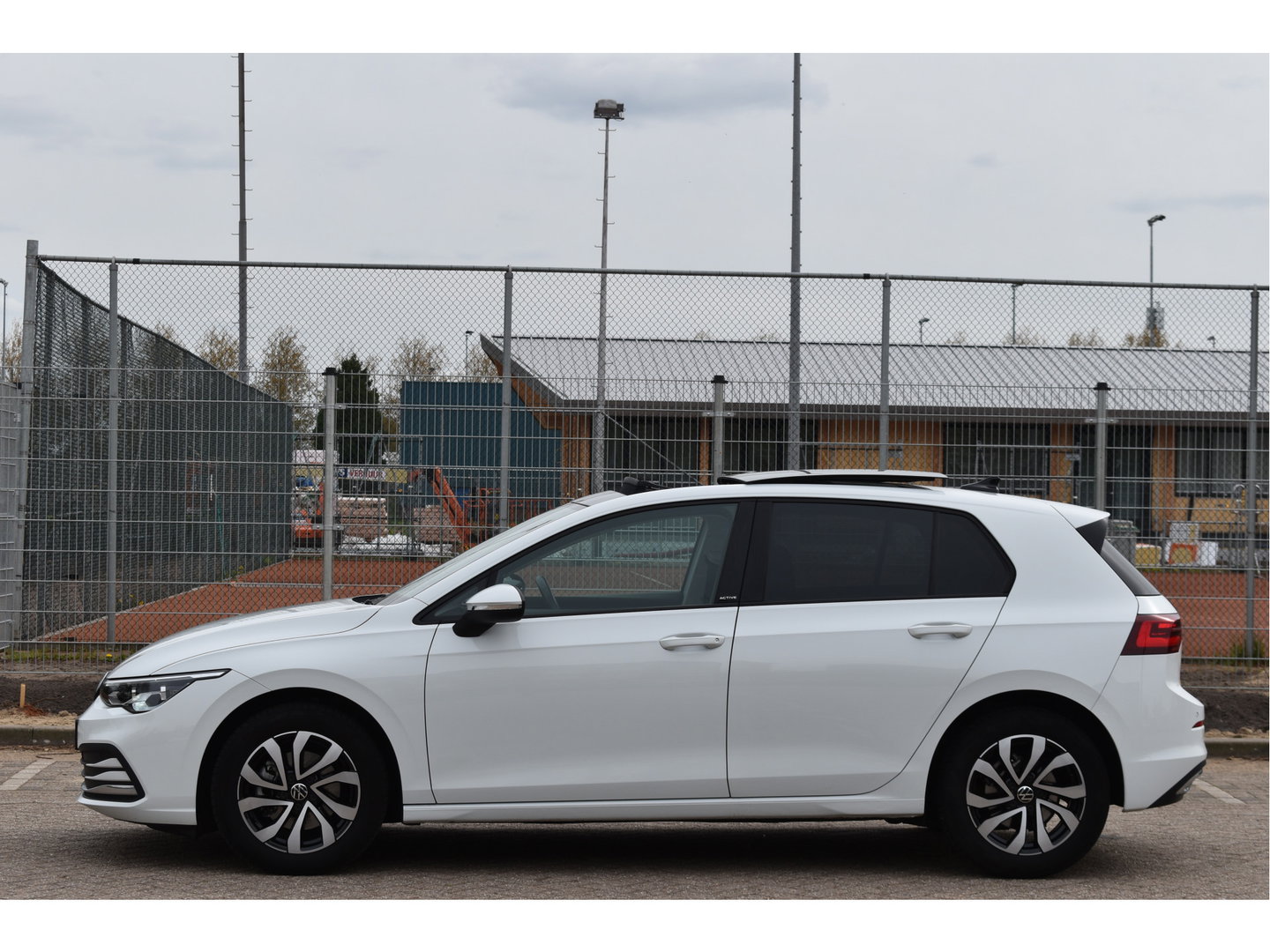 Volkswagen Golf 1.5 eTSI Active Business | Open dak | Carplay | Stoelverwarming | Digitale tellers | IQ-Light | LM-Velgen