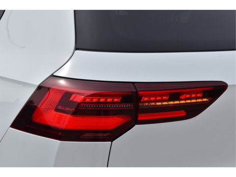 Volkswagen Golf 1.5 eTSI Active Business | Open dak | Carplay | Stoelverwarming | Digitale tellers | IQ-Light | LM-Velgen