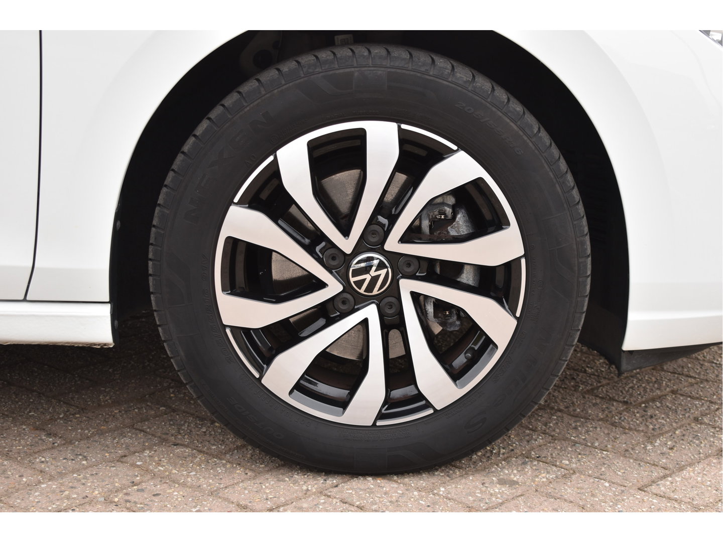 Volkswagen Golf 1.5 eTSI Active Business | Open dak | Carplay | Stoelverwarming | Digitale tellers | IQ-Light | LM-Velgen