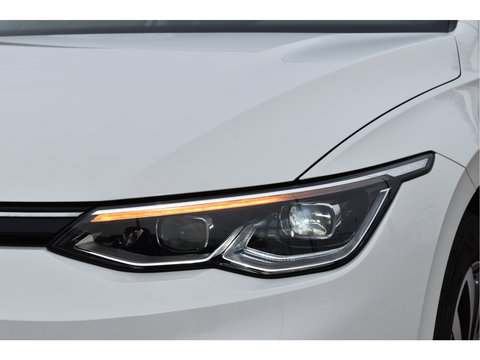 Volkswagen Golf 1.5 eTSI Active Business | Open dak | Carplay | Stoelverwarming | Digitale tellers | IQ-Light | LM-Velgen