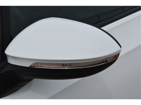 Volkswagen Golf 1.5 eTSI Active Business | Open dak | Carplay | Stoelverwarming | Digitale tellers | IQ-Light | LM-Velgen