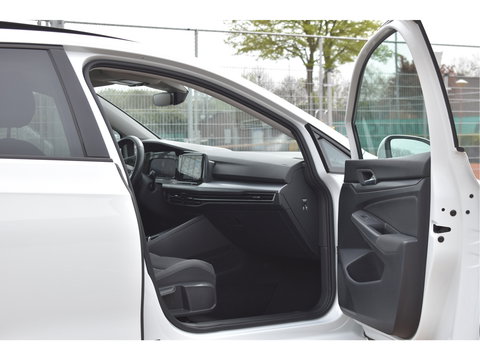 Volkswagen Golf 1.5 eTSI Active Business | Open dak | Carplay | Stoelverwarming | Digitale tellers | IQ-Light | LM-Velgen