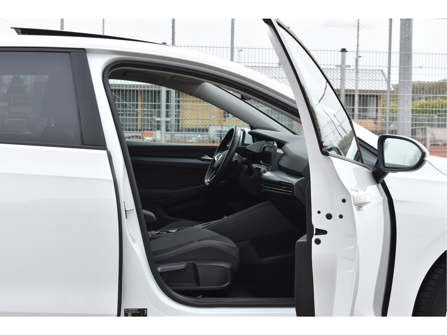 Volkswagen Golf 1.5 eTSI Active Business | Open dak | Carplay | Stoelverwarming | Digitale tellers | IQ-Light | LM-Velgen