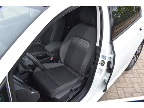 Volkswagen Golf 1.5 eTSI Active Business | Open dak | Carplay | Stoelverwarming | Digitale tellers | IQ-Light | LM-Velgen