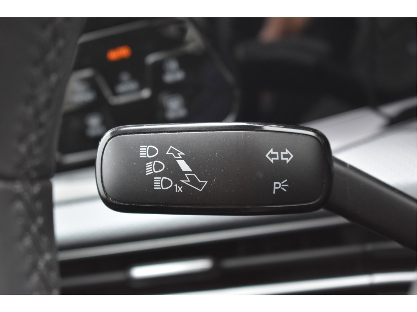 Volkswagen Golf 1.5 eTSI Active Business | Open dak | Carplay | Stoelverwarming | Digitale tellers | IQ-Light | LM-Velgen