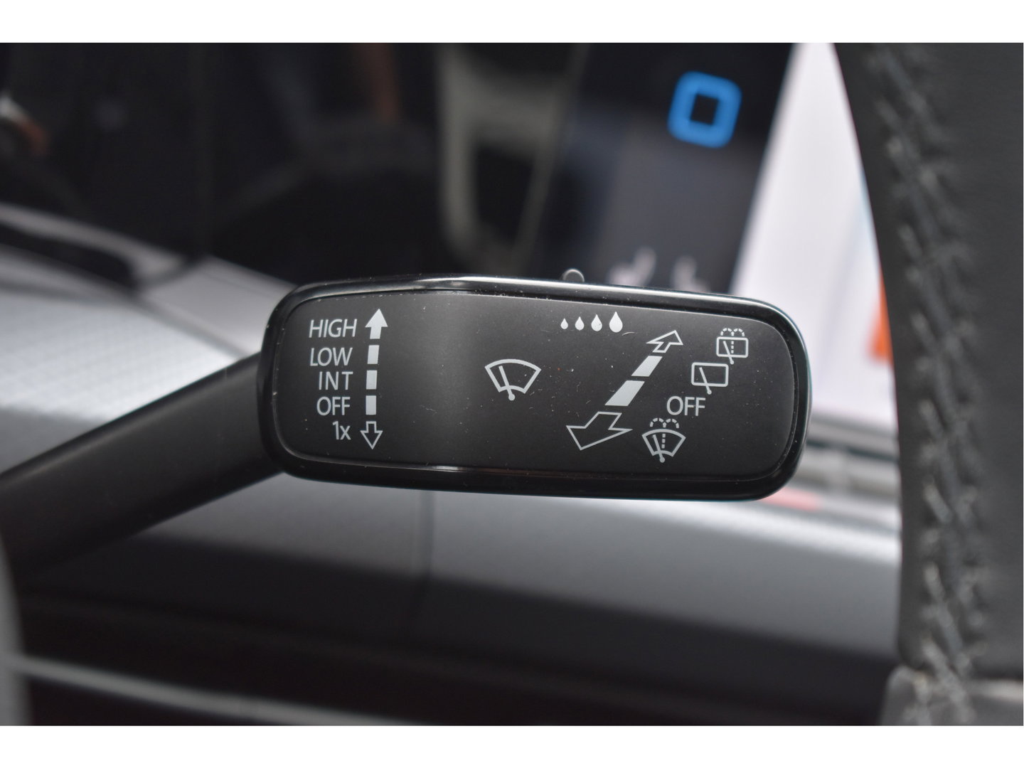 Volkswagen Golf 1.5 eTSI Active Business | Open dak | Carplay | Stoelverwarming | Digitale tellers | IQ-Light | LM-Velgen