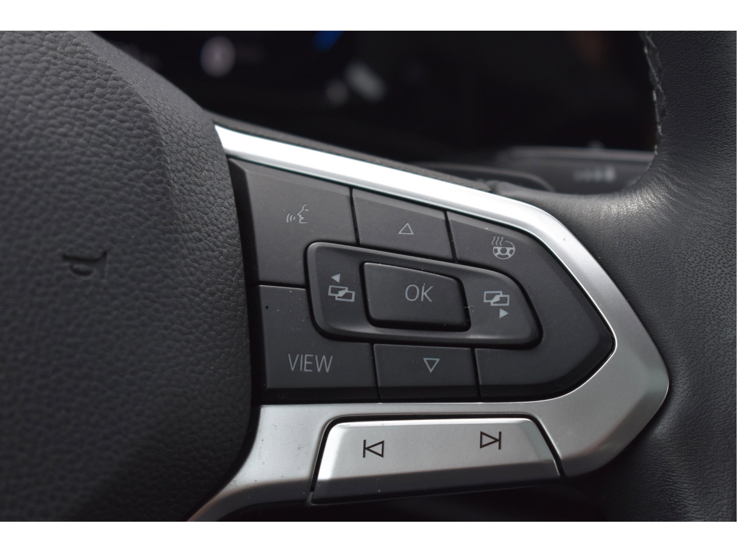 Volkswagen Golf 1.5 eTSI Active Business | Open dak | Carplay | Stoelverwarming | Digitale tellers | IQ-Light | LM-Velgen