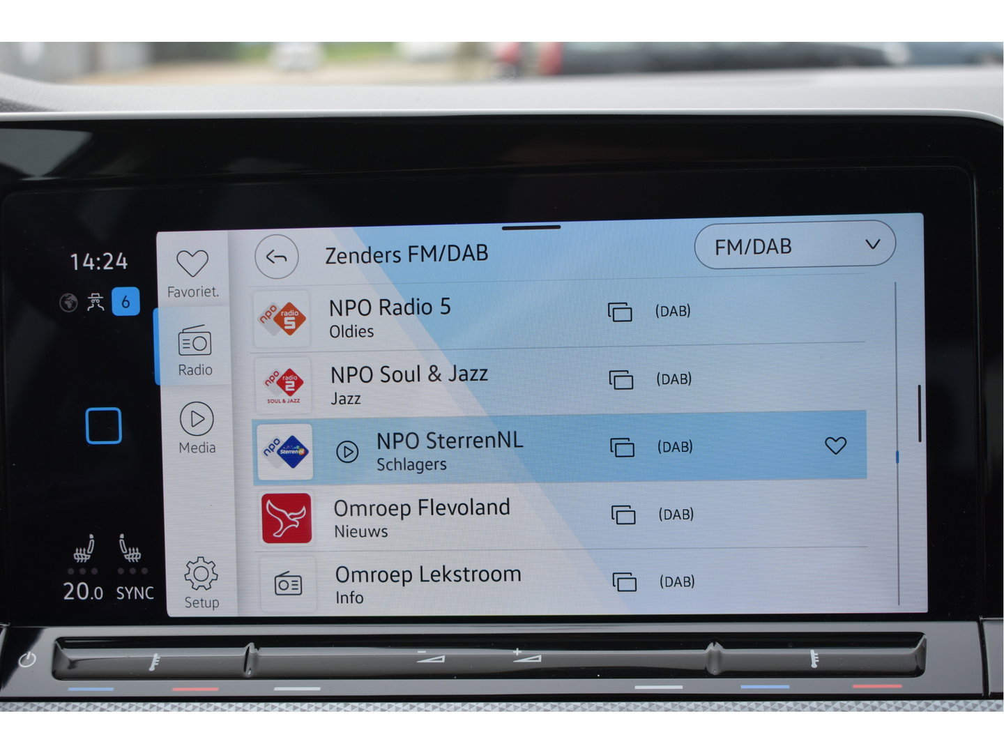 Volkswagen Golf 1.5 eTSI Active Business | Open dak | Carplay | Stoelverwarming | Digitale tellers | IQ-Light | LM-Velgen