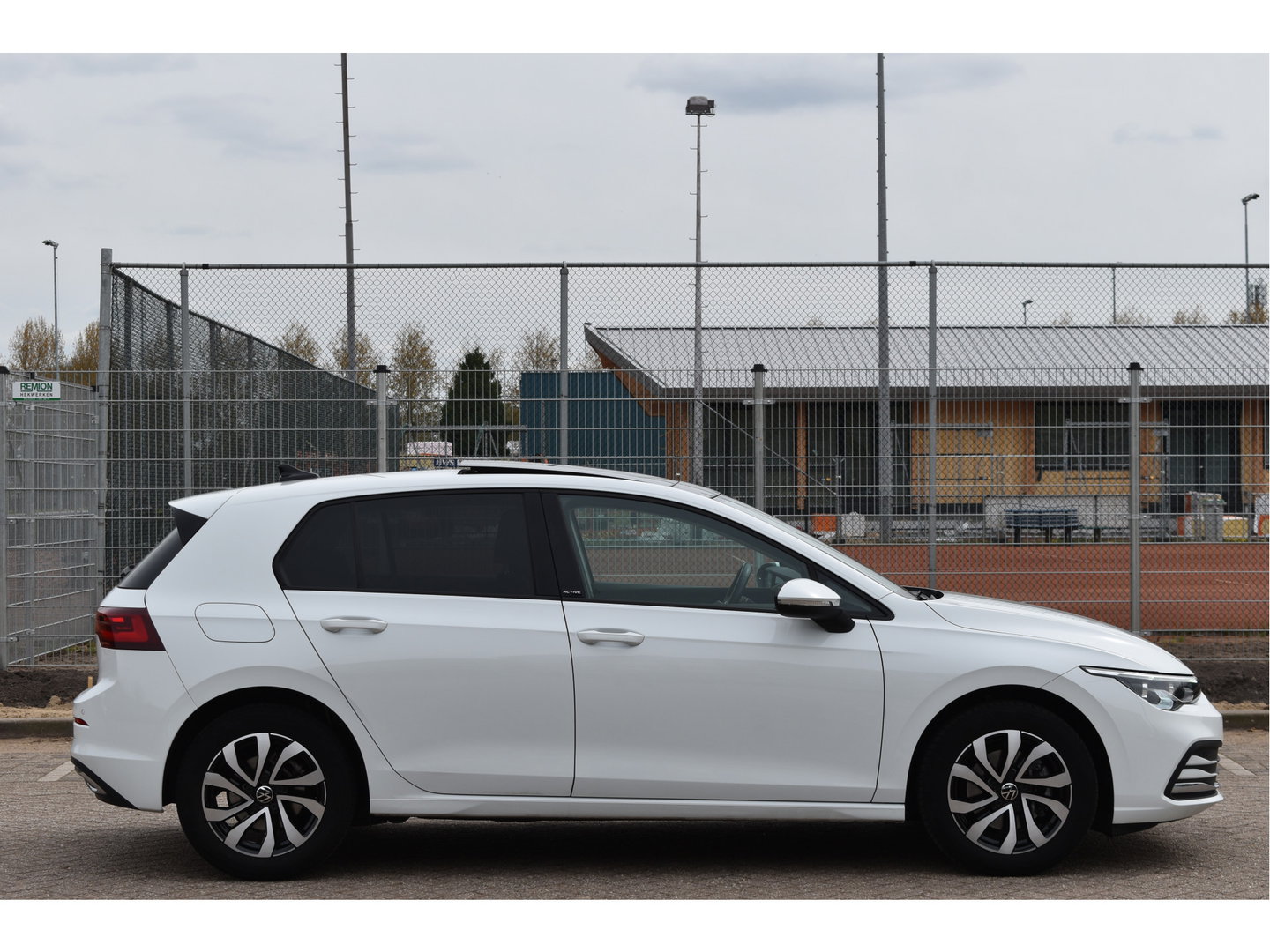 Volkswagen Golf 1.5 eTSI Active Business | Open dak | Carplay | Stoelverwarming | Digitale tellers | IQ-Light | LM-Velgen